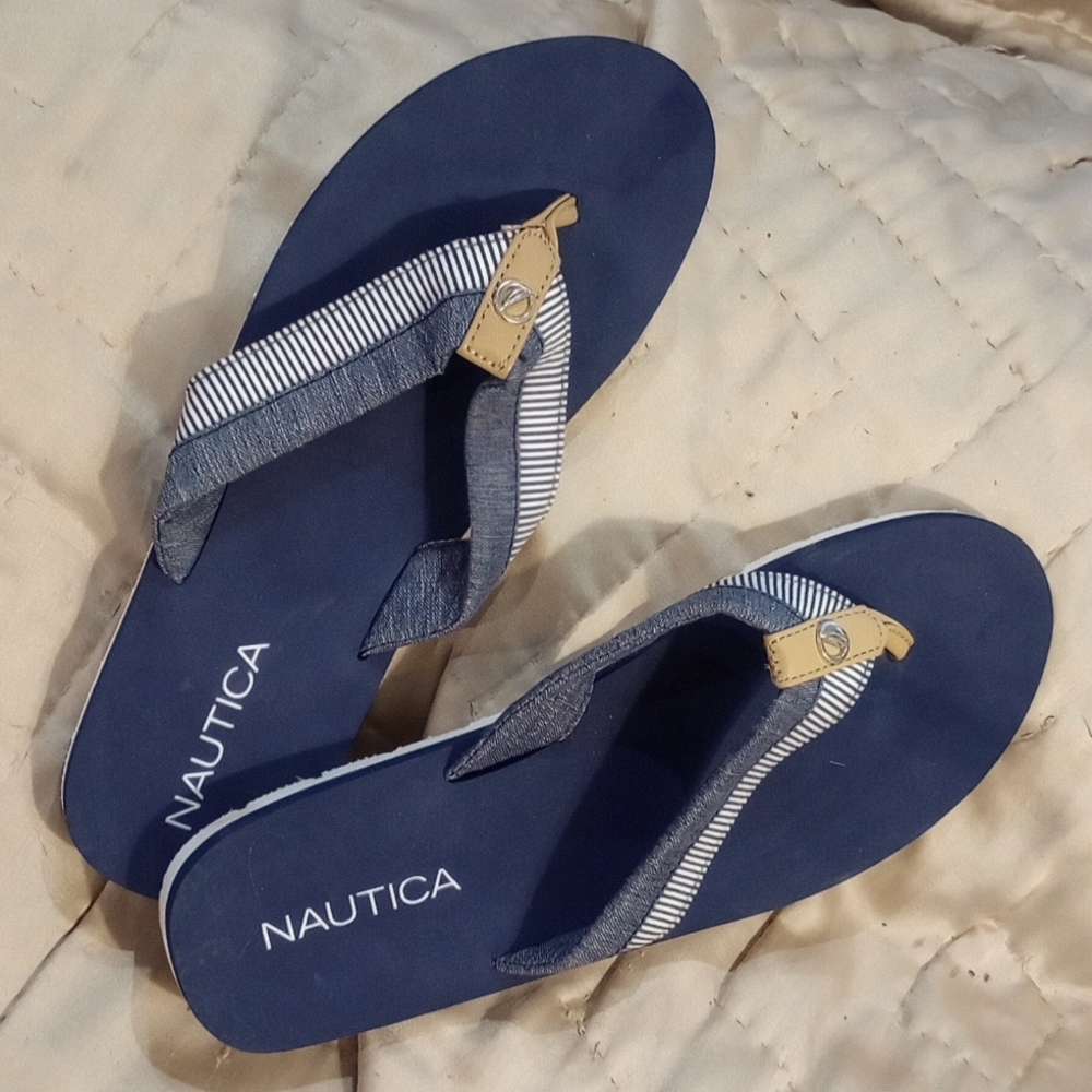 Nautica Aeres women's Navy flip flops never worn